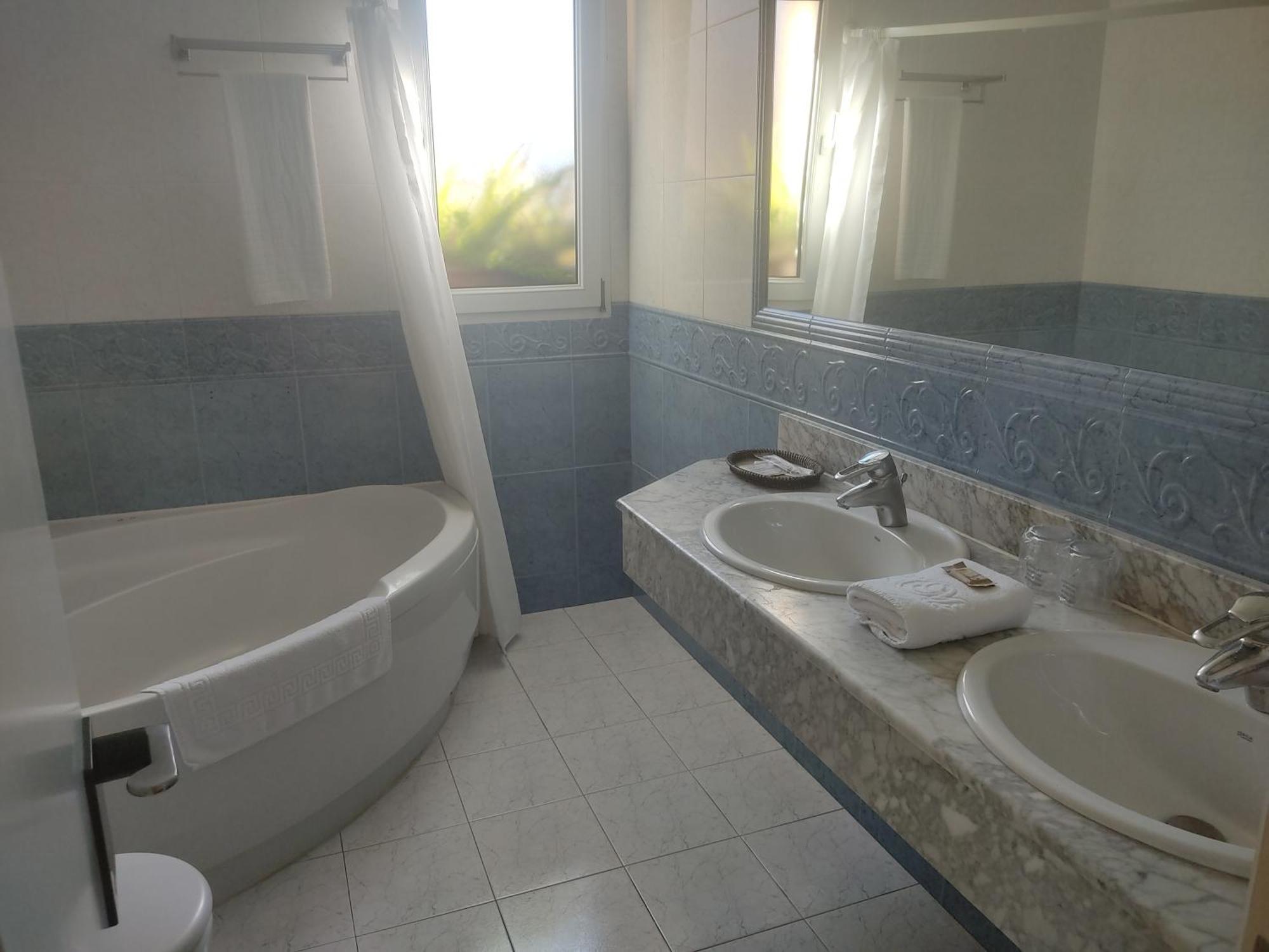 Hotel Suite Miono Castro Urdiales Exterior photo
