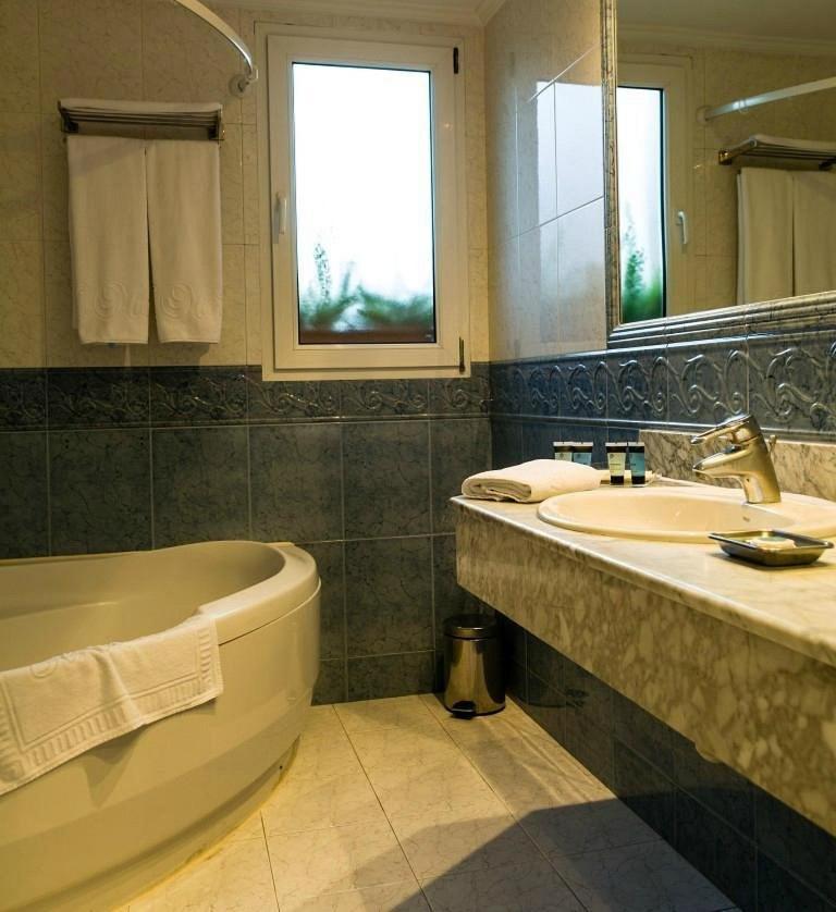 Hotel Suite Miono Castro Urdiales Exterior photo